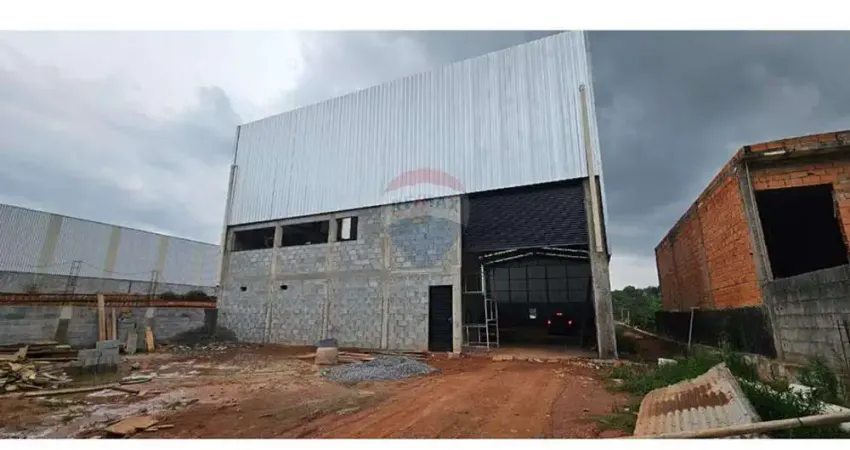 Galpão / Depósito / Armazém para alugar em Fontes de 800.00m²