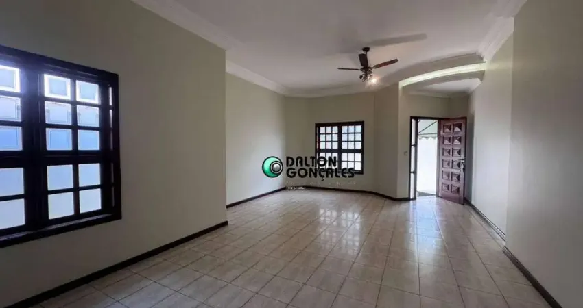 Sobrado para venda em Chácara Areal de 207.00m² com 4 Quartos, 1 Suite e 4 Garagens