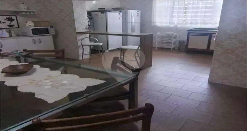 Casa para venda em Silveira de 386.00m² com 3 Quartos e 6 Garagens