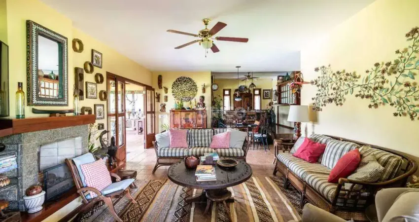 Fazenda / Sítio para venda em Taboão de 101.00m² com 9 Quartos, 9 Suites e 2 Garagens