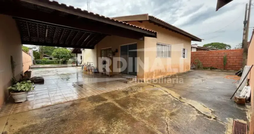 Fazenda / Sítio para venda em Analândia de 180.00m² com 2 Quartos, 1 Suite e 2 Garagens
