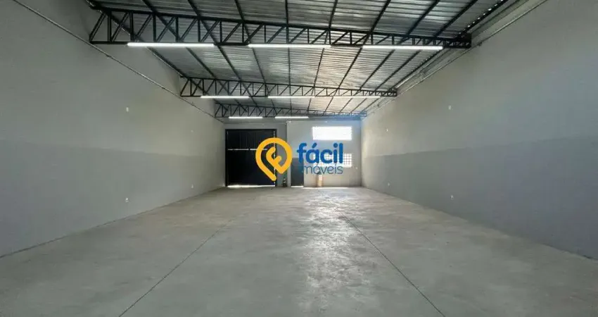 Galpão / Depósito / Armazém para alugar em Parque das Árvores II de 243.41m²