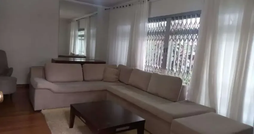 Casa para venda em Jardim Cotinha de 234.00m² com 3 Quartos, 1 Suite e 6 Garagens