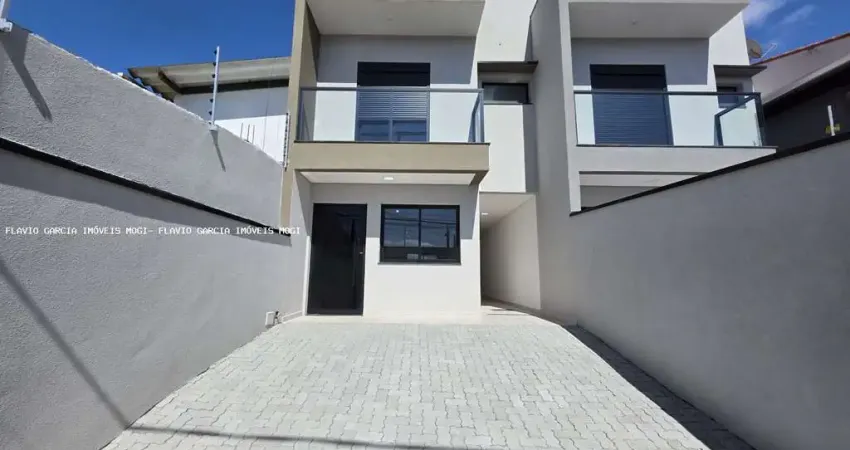 Sobrado para venda em Braz Cubas de 130.00m² com 3 Quartos, 1 Suite e 2 Garagens