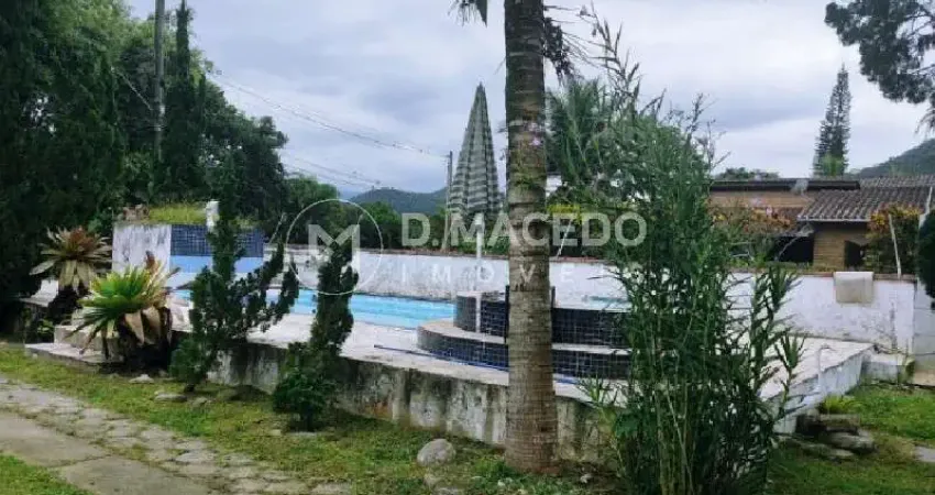 Casa para venda em Praia Da Lagoinha de 546.00m² com 4 Quartos, 2 Suites e 5 Garagens