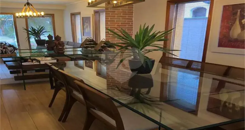 Sobrado para venda em Campestre de 300.00m² com 3 Quartos, 1 Suite e 4 Garagens