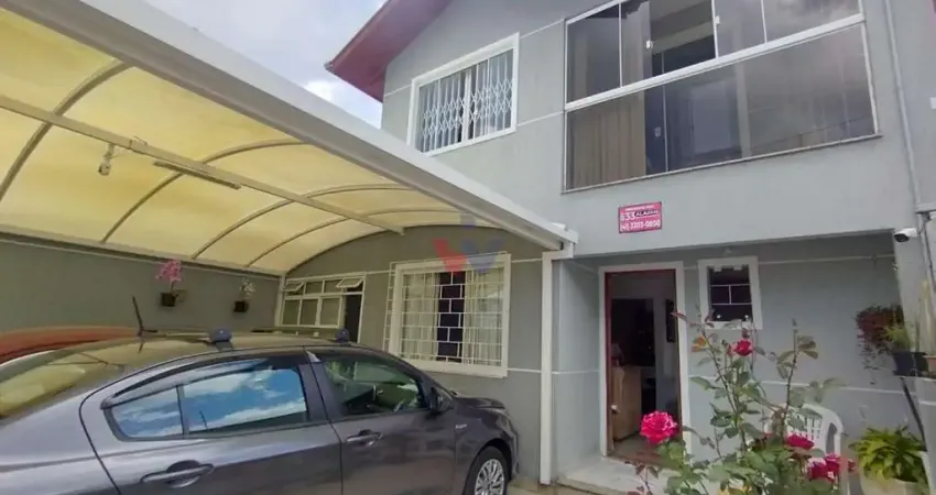 Sobrado para venda em Umbará de 114.00m² com 2 Quartos, 1 Suite e 2 Garagens