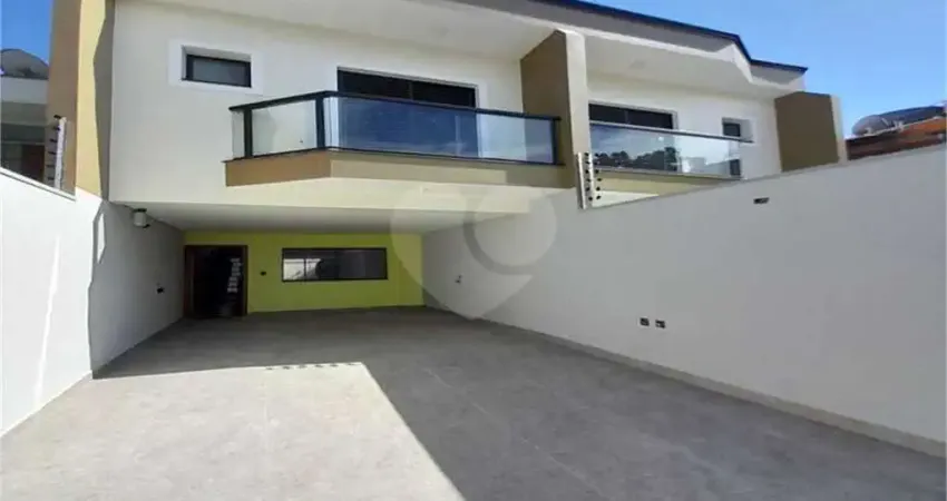 Sobrado para venda em Parque Oratório de 142.00m² com 3 Quartos, 1 Suite e 4 Garagens