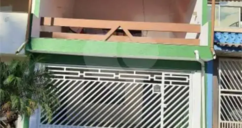 Sobrado para venda em Varginha de 263.00m² com 3 Quartos, 1 Suite e 2 Garagens