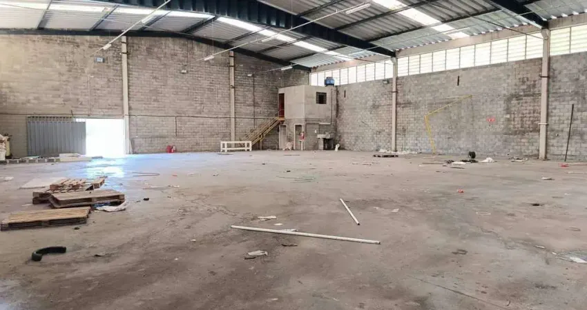 Galpão / Depósito / Armazém para alugar em Pereiras de 868.00m² com 3 Quartos, 1 Suite e 99 Garagens