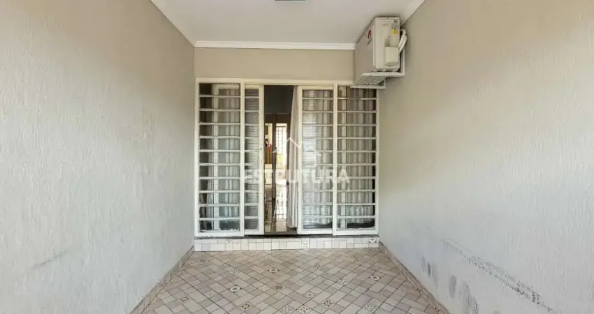 Casa para venda em Vila Paulista de 150.00m² com 2 Quartos, 2 Suites e 1 Garagem