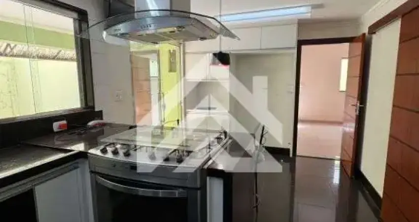 Casa para venda em Vila Cristina de 390.00m² com 2 Quartos, 1 Suite e 3 Garagens