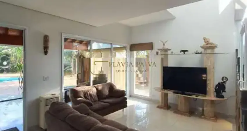 Casa para venda em Centro de 400.00m² com 3 Quartos, 3 Suites e 4 Garagens