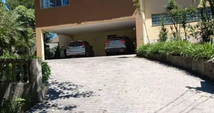 Sobrado para venda em Portal Dos Gramados de 460.00m² com 3 Quartos, 2 Suites e 3 Garagens