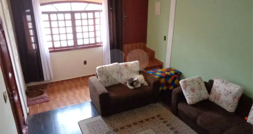 Casa para venda em Jardim Santo Antônio de 234.00m² com 4 Quartos, 1 Suite e 2 Garagens