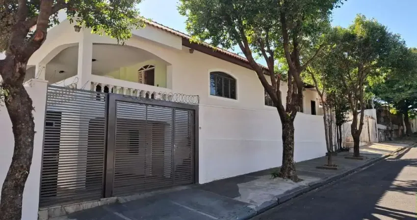 Casa para venda em Vila Comercial de 311.00m² com 3 Quartos e 2 Garagens
