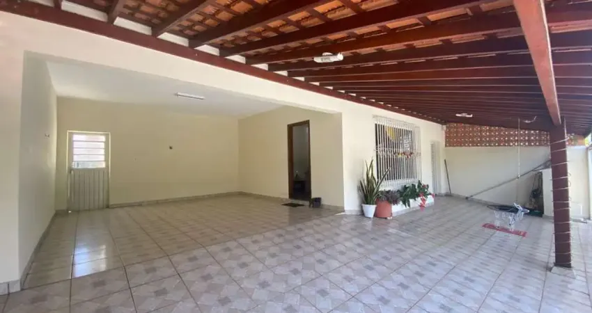 Casa para venda em Vila Aeroporto de 175.00m² com 3 Quartos, 1 Suite e 2 Garagens