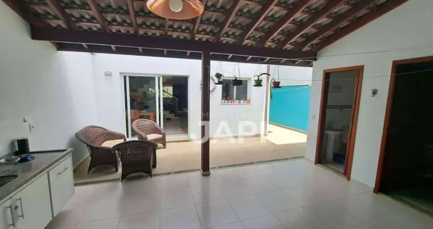 Casa de Condomínio para venda em Medeiros de 185.00m² com 3 Quartos, 1 Suite e 2 Garagens