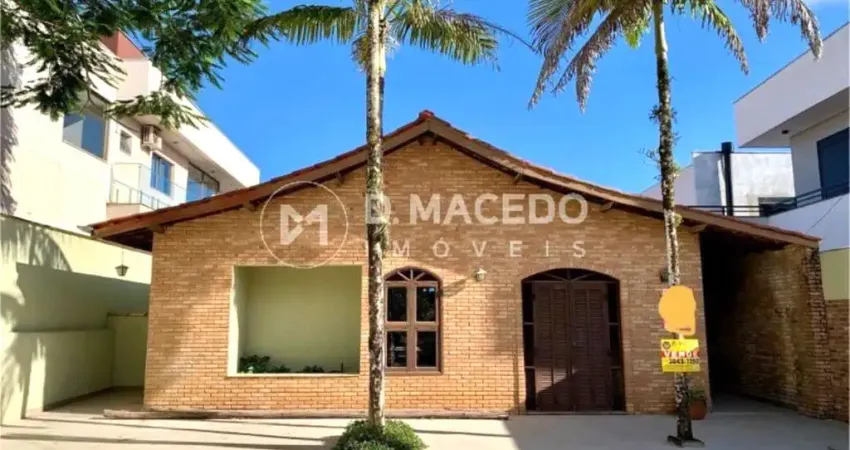 Casa para alugar em Condominio Lagoinha de 202.00m² com 4 Quartos, 2 Suites e 2 Garagens