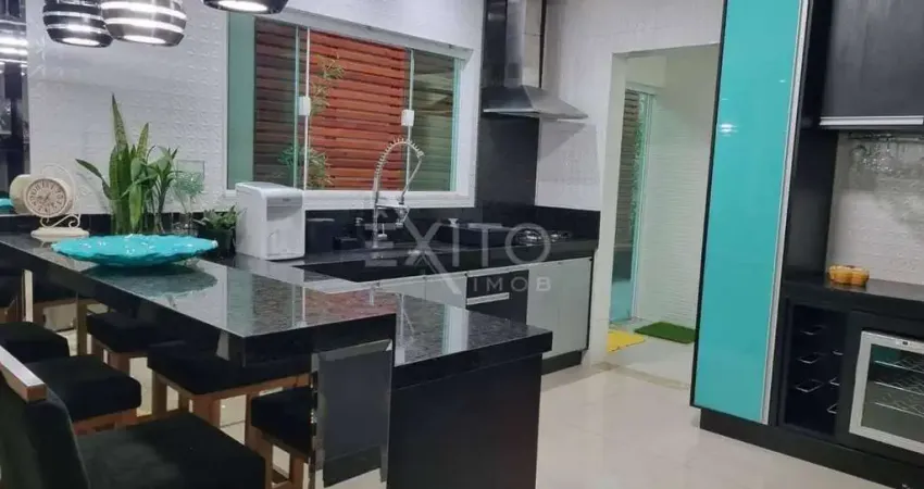 Casa para venda em Jardim Promeca de 250.00m² com 3 Quartos, 1 Suite e 3 Garagens