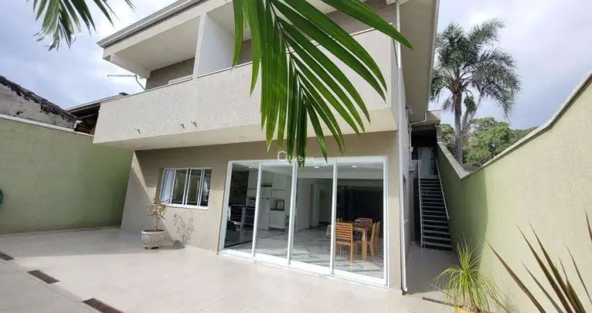 Casa de Condomínio para venda em Cotia de 280.00m² com 5 Quartos, 2 Suites e 4 Garagens