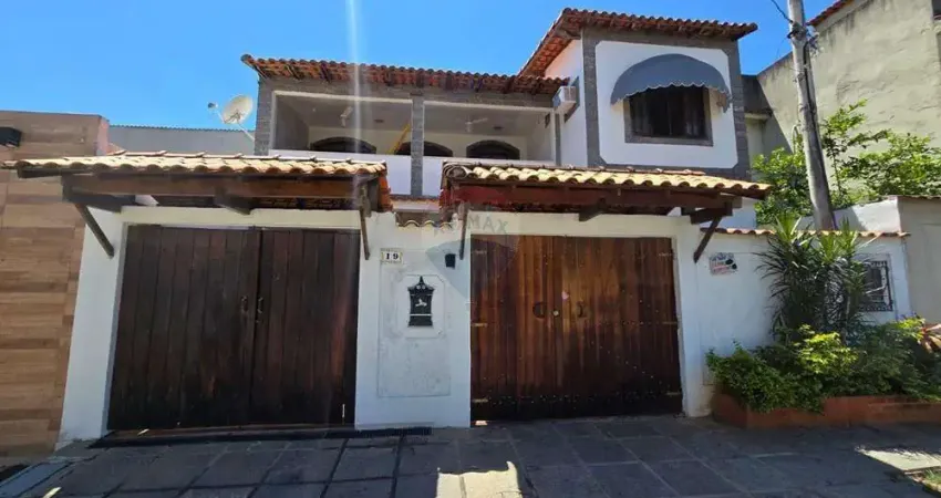Casa para venda em Inhoaíba de 170.00m² com 4 Quartos, 1 Suite e 2 Garagens