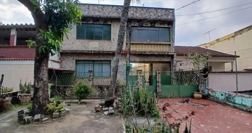 Casa para venda em Campinho de 251.00m² com 5 Quartos, 1 Suite e 3 Garagens