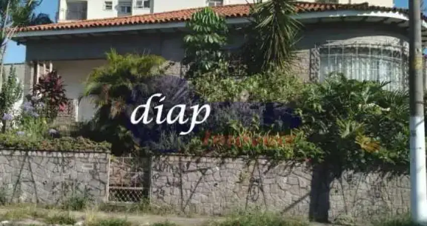 Ótima casa antiga no bairro jardim são paulo com 3 dormitórios, cozinha, sala, 1 banheiro social, área de serviço externa, quintal e 4 vagas de garage