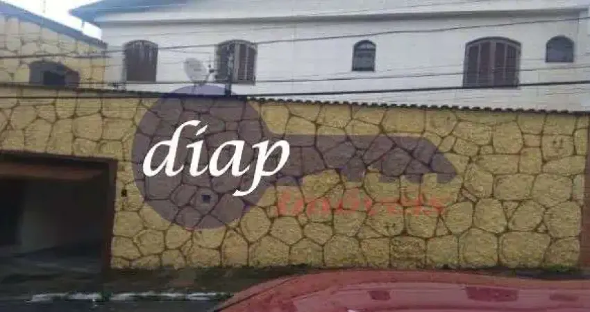 Lindo sobrado com 3 dormitórios, sendo 1 suíte, sala, cozinha, lavanderia, banheiros, churrasqueira, salão de festas, salão comercial e 2 vagas de gar