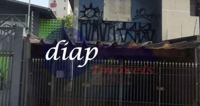 Ótimo sobrado no Brooklin Paulista com 3 dormitórios, 1 cozinha, sala dois ambientes, lavanderia, 2 banheiros e 2 vagas de garagem cobertas. O imóvel