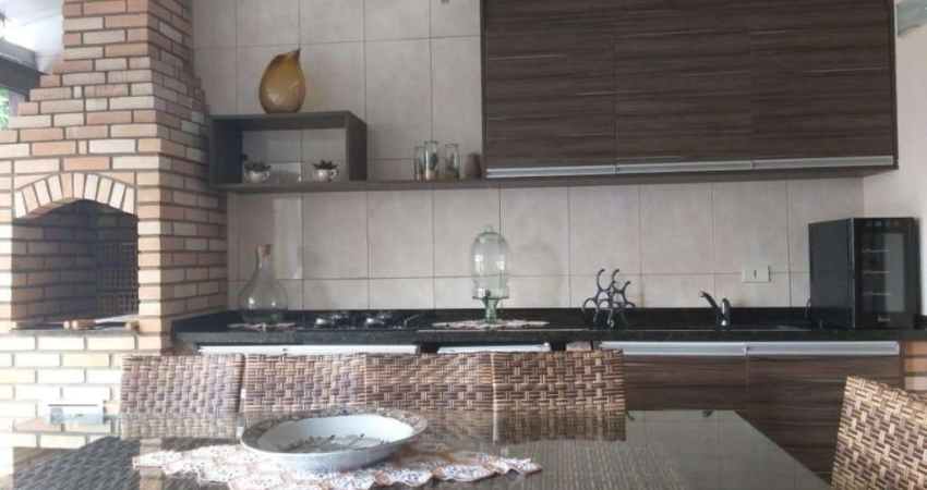 Casa em condomínio fechado (com piscina e salão de festas) bem localizada, próximo ao terminal são Caetano. Rua tranquila e próximo a todo comércio. I