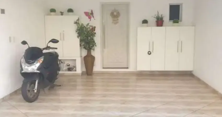 Casa em condomínio fechado (com piscina e salão de festas) bem localizada, próximo ao terminal são Caetano. Rua tranquila e próximo a todo comércio. I