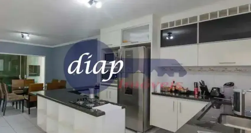 Lindo sobrado amplo com 3 suítes, lavanderia, área gourmet de frente para a cozinha, quintal de 40m2 nos fundos e um studio de 26 m2. documentação reg