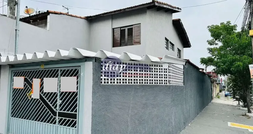 Lindo sobrado de esquina com terreno de 7 metros x 25 metros divididos em 3 dormitórios, 2 banheiros, cozinha, sala, lavanderia, escritório, espaço go