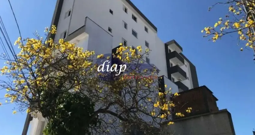 Apartamento com 41 m² divididos em 2 dormitórios, sala, cozinha, lavanderia e uma vaga de garagem na Vila Guilhermina. Prédio com elevador!
