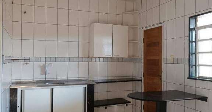 Alugo casa 02 quartos no bairro Cinquentenário / Betânia