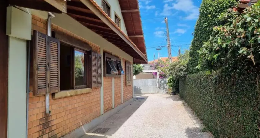 Casa para Venda em Florianópolis, Morro Das Pedras, 4 dormitórios, 2 suítes, 3 banheiros, 2 vagas
