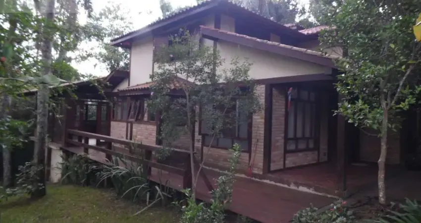 Casa a venda na Serra da Cantareira-SP: 4 Quartos, 4 Suítes, 3 Salas, 6 Banheiros, 2 Vagas - 300m² à venda em Mairiporã-SP!
