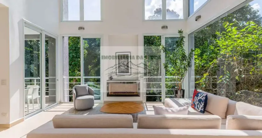 Casa de alto padrão à venda em condomínio na Serra da Cantareira, Mairiporã-SP: 5 quartos, 4 suítes, 3 salas, 6 banheiros, 4 vagas, 435m².