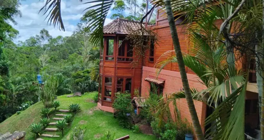 Casa no refúgio da serra: 3 quartos, 1 suite, 3 salas, 4 banheiros, 4 vagas, 334 m² - serra da cantareira-sp