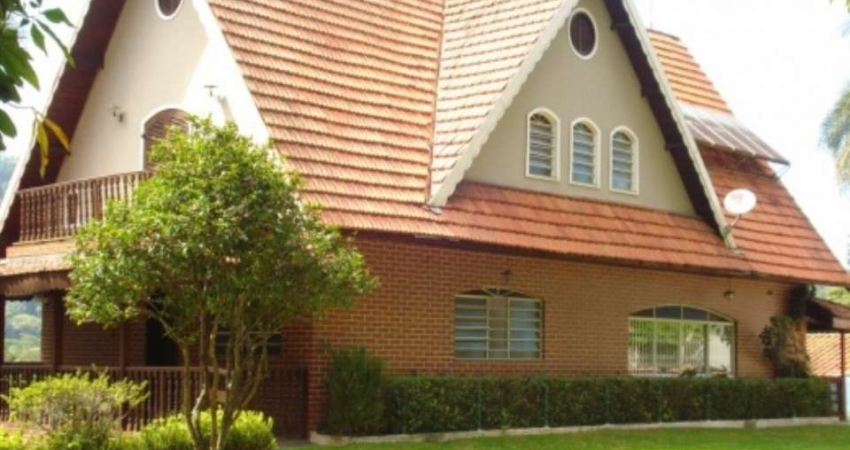 Imperdível! Casa à venda ou locação na Serra da Cantareira; 3 suítes, 3 salas, 4 banheiros, 6 vagas, 480m².