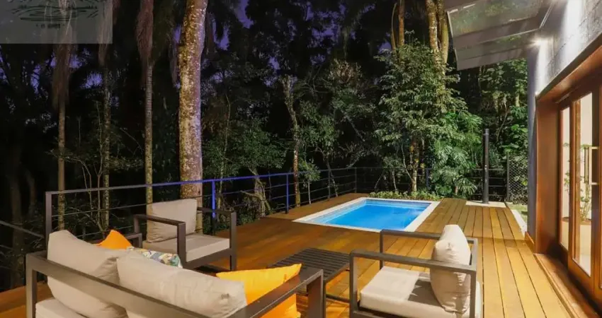 Casa à venda em Serra da Cantareira-SP: 3 quartos, 1 suíte, 3 salas, 4 banheiros, 2 vagas, 250m² no Parque Petrópolis Paulista.