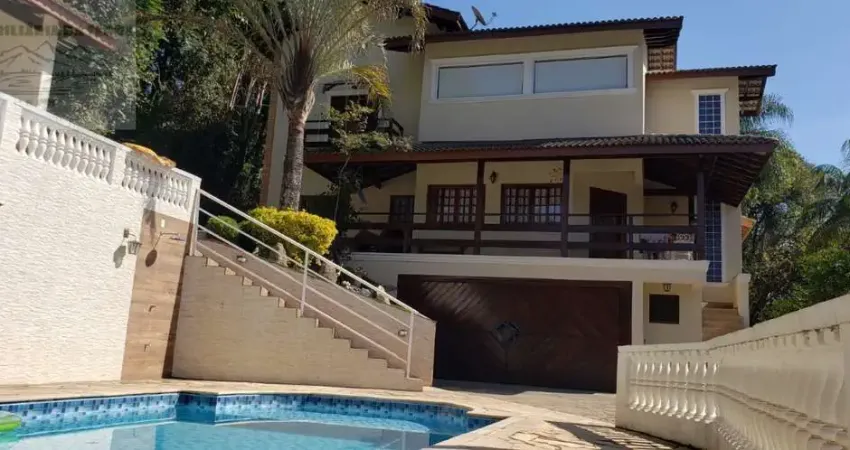 Casa de luxo em condomínio na Serra da Cantarteira: 3 quartos, 2 suítes, 3 salas, 4 vagas, 400m². Aproveite!