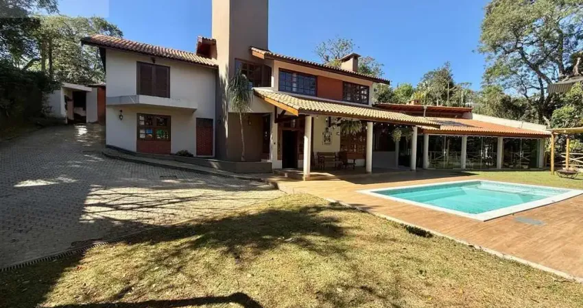 Bela Casa  no Parque Imperial da Cantareira: 4 quartos, 3 suítes, 3 salas, 6 banheiros, 380m² - Serra da Cantareira-SP.