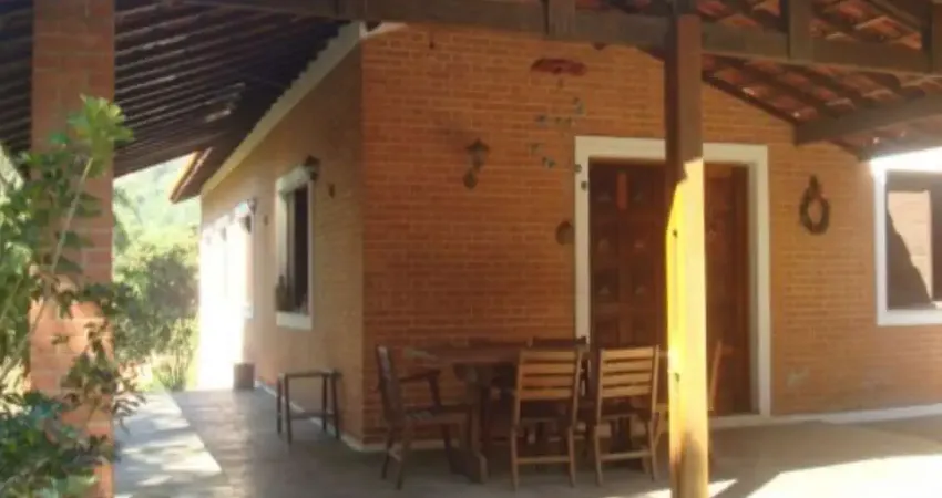 Imperdível: Casa à venda em Mairiporã-SP, Parque Petrópolis - 4 quartos, 1 suíte, 3 salas, 3 banheiros, 4 vagas de garagem, 200m².