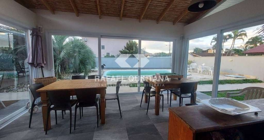 Casa à Venda com Piscina, 3 Quartos sendo 1 Suíte, 5 Vagas, Cacupé, Florianópolis - SC
