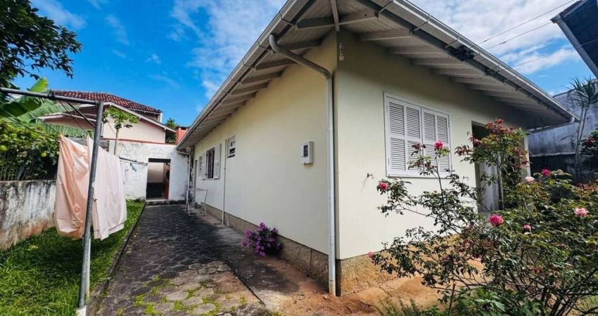 Casa à Venda, 2 Quartos, 3 Vagas, Terreno 297,50m², Itaguaçu, Florianópolis - SC