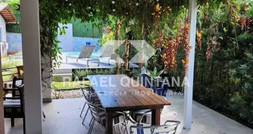 Casa à venda, 5 quartos sendo 3 suítes, 6 vagas, piscina, condomínio fechado, sambaqui, florianópolis, sc