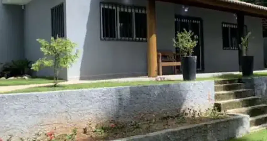Casa com 03 quartos em Atibaia