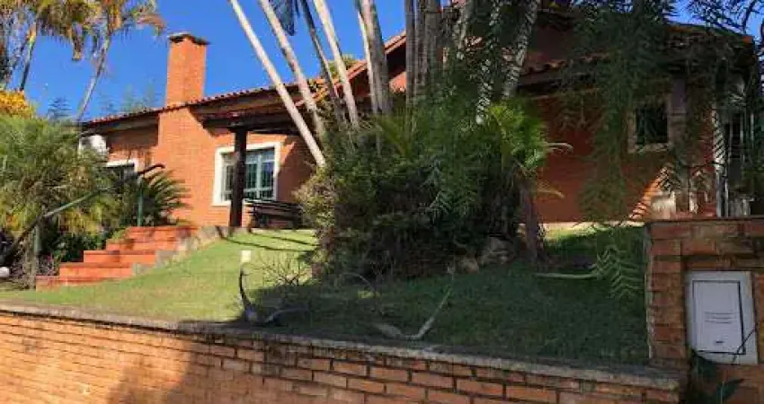 Casa em Atibaia com 04 quartos
